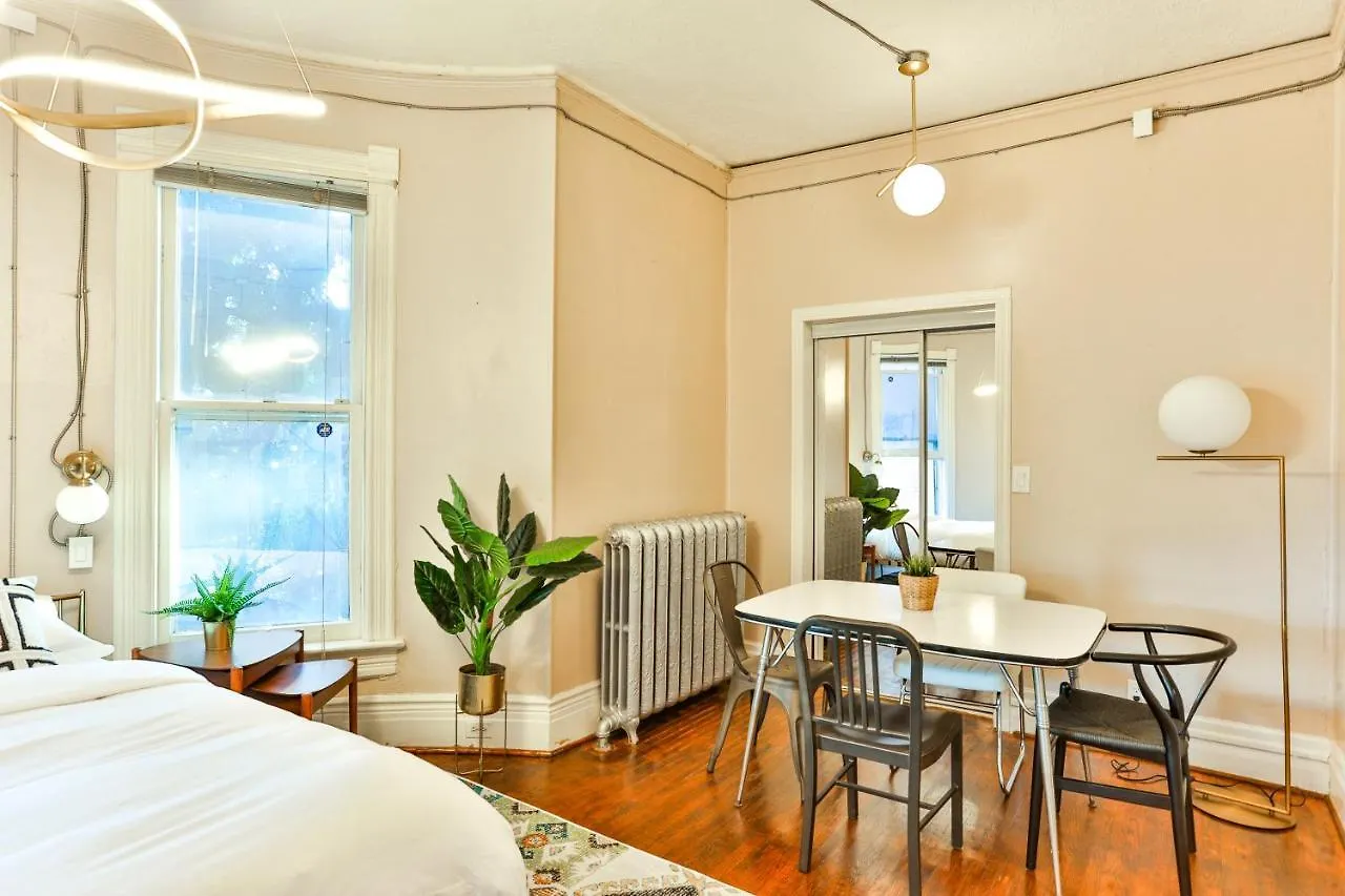 Capsule hotel Time Capsule - Value Inn Toronto