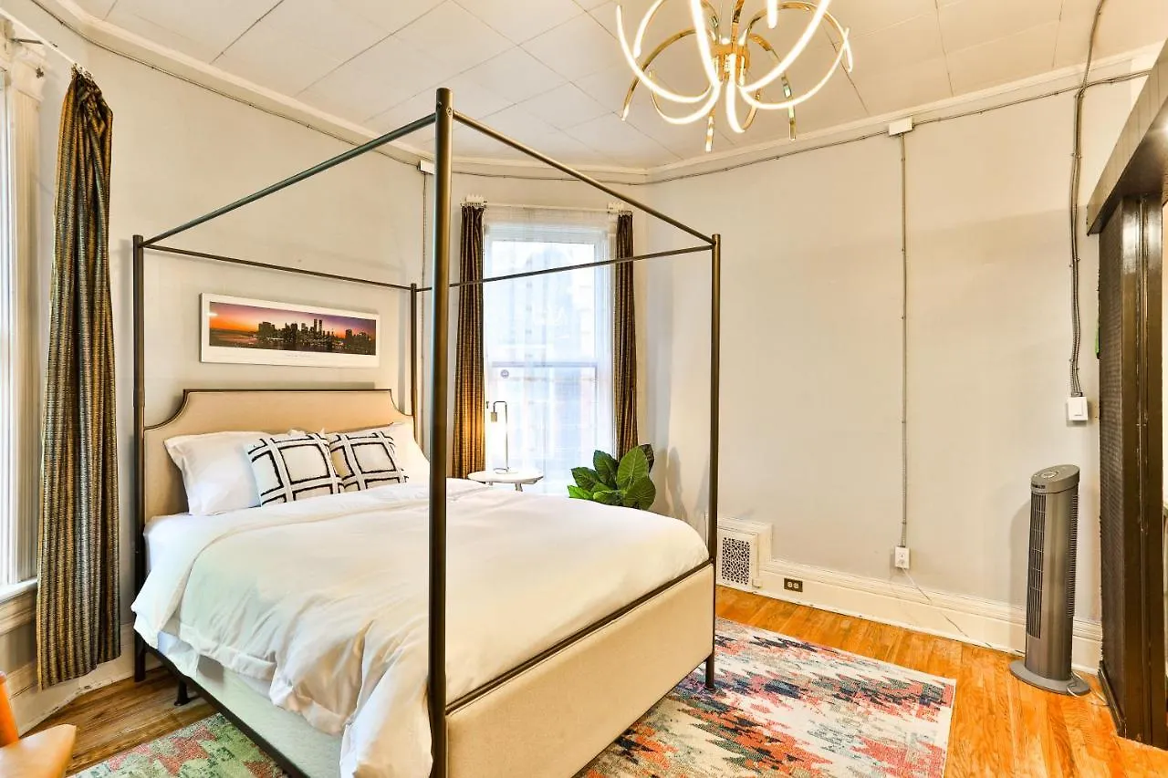 Capsule hotel Time Capsule - Value Inn Toronto Canada
