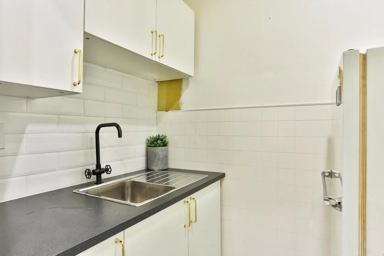 Capsule hotel Time Capsule - Value Inn Toronto Canada