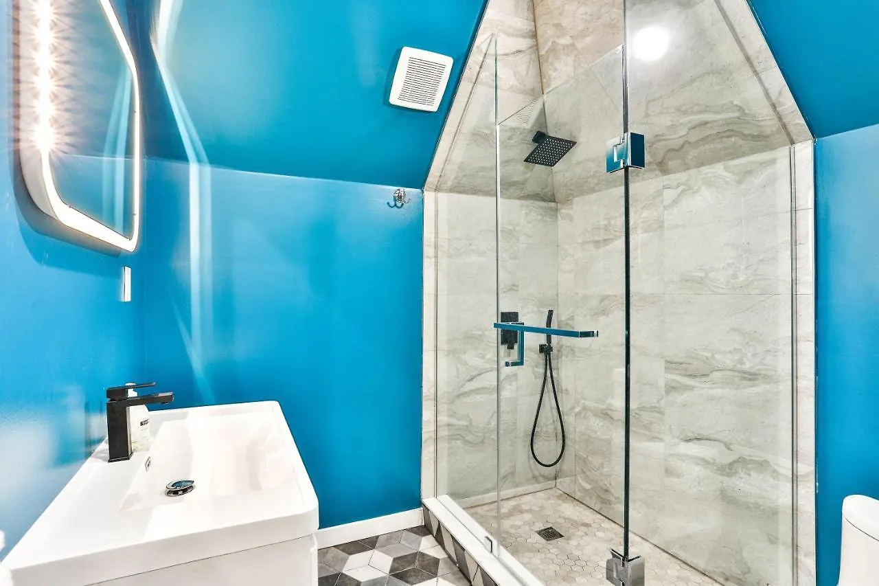 Time Capsule - Value Inn Toronto Canada