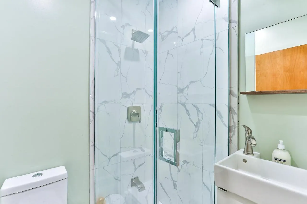 Capsule hotel Time Capsule - Value Inn Toronto